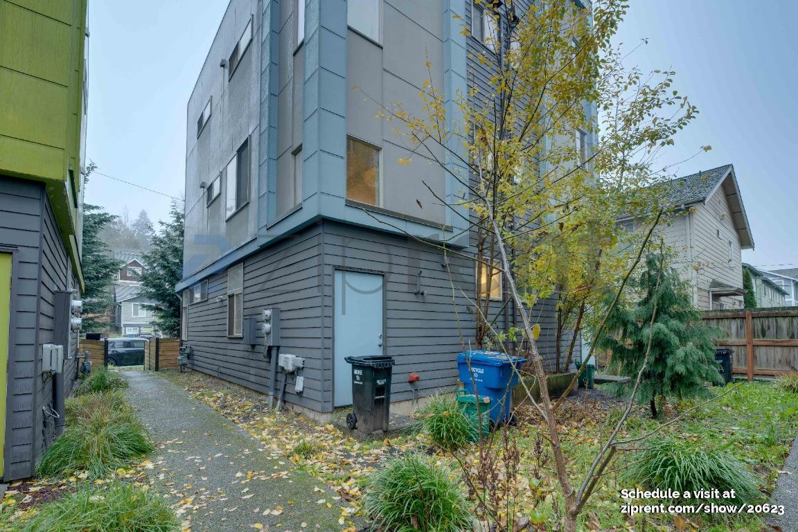 Building Photo - 4813 Delridge Wy SW