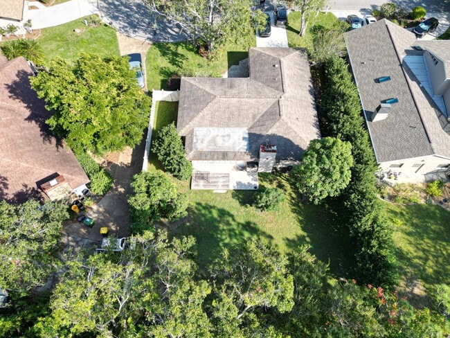 Building Photo - 423 Whispering Oaks Ct