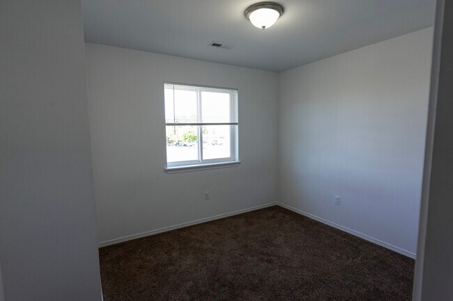 Building Photo - 2821 W Marina Dr