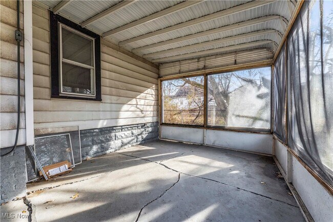 Building Photo - 786 E 156th St