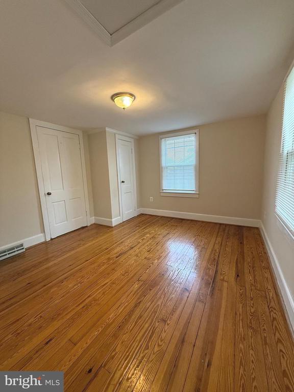 Building Photo - 422 Dunmore St