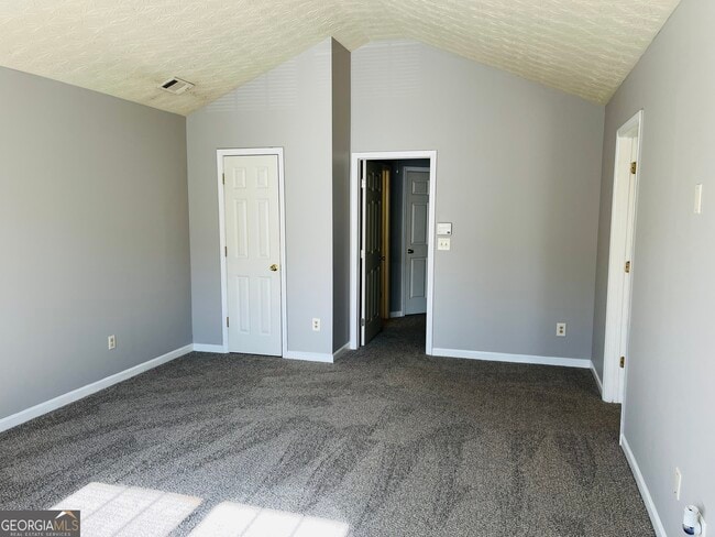 Building Photo - 2119 Manhattan Pkwy