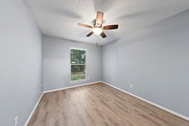 Building Photo - Beautiful Niceville Home!