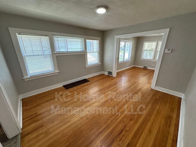 Building Photo - 402 Van Brunt Blvd