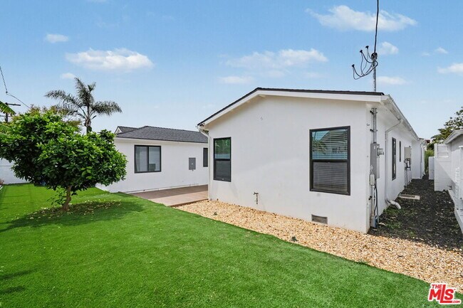 Building Photo - 7832 Croydon Ave