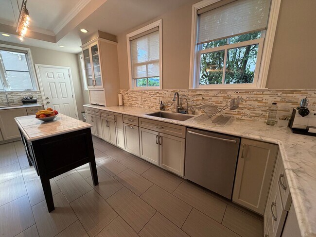 Building Photo - Elegant St. Francis Wood Residence - Available Furnished or Unfurnished