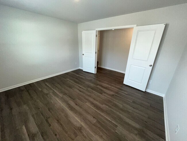 Building Photo - 503 Sandy Holw Dr