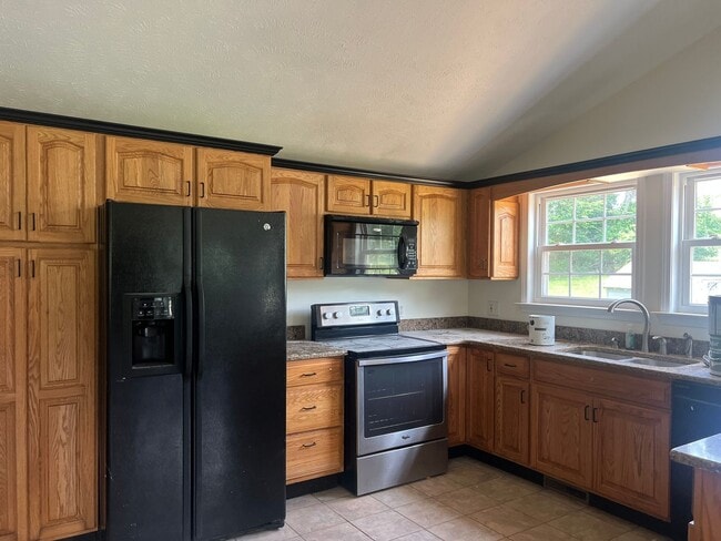 Building Photo - Very Nice 4 bedroom near Tri Cities Airpor...