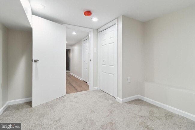 Building Photo - 912 N Milton Ave