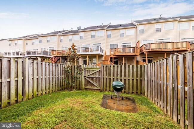 Building Photo - 575 Edmonton Terrace NE