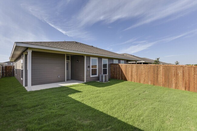 Building Photo - 653 Blackland dr