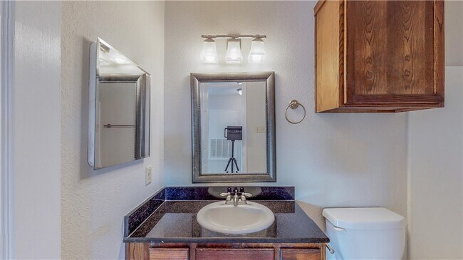 Building Photo - 904 University Oaks Blvd