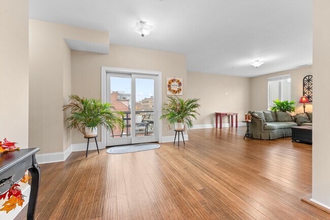 Building Photo - 380 W Broadway