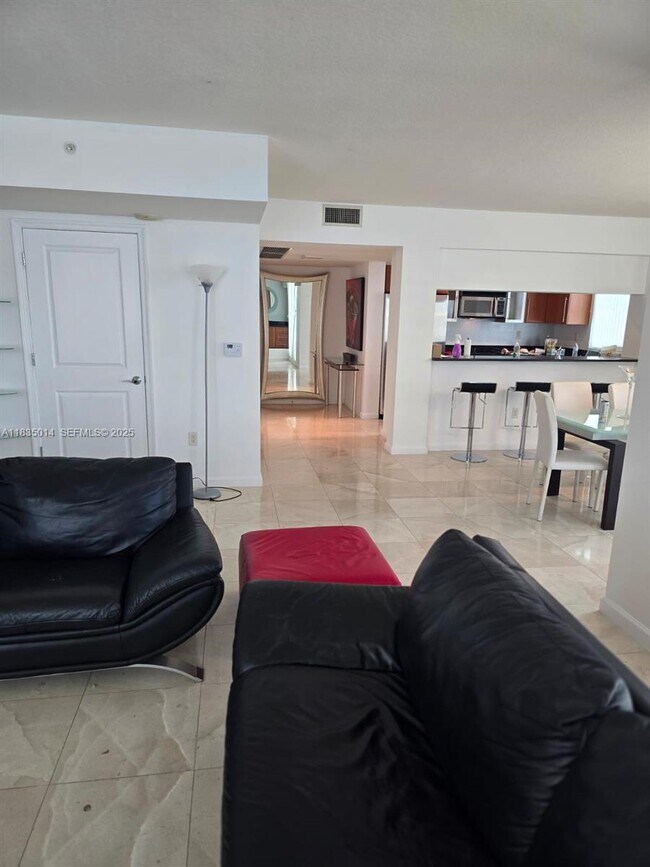 Building Photo - 610 W Las Olas Blvd