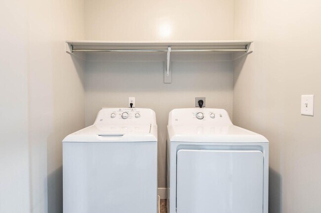 Building Photo - Bright and Charming Townhome Nestled in th...