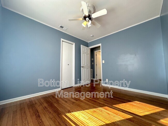 Building Photo - 2806 Mary Ave