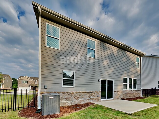 Building Photo - 879 Carnaby Ln