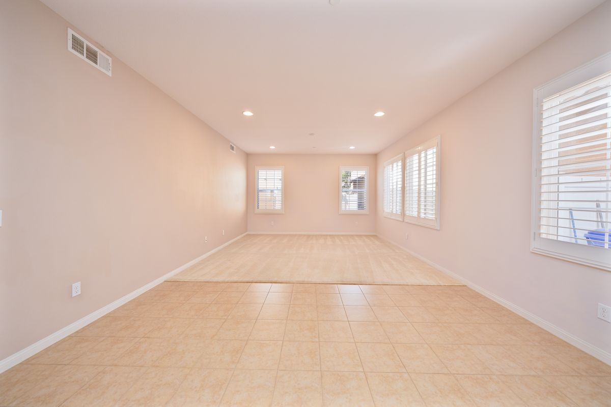 Building Photo - 372 Cardinal Ln