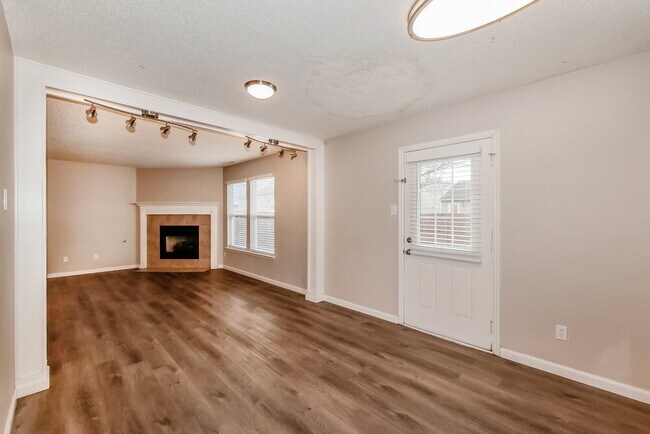 Building Photo - 2014 Dutch Elm Dr