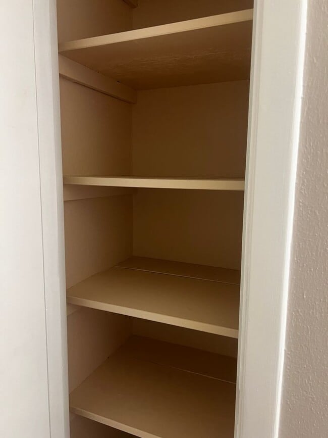 Building Photo - Immediate Availability on Newly Updated 2BR/2BA in South Venice