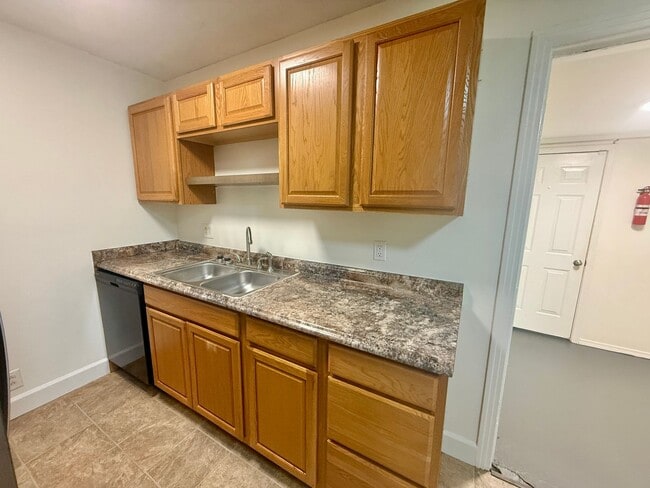 Building Photo - 902 Gibson Dr