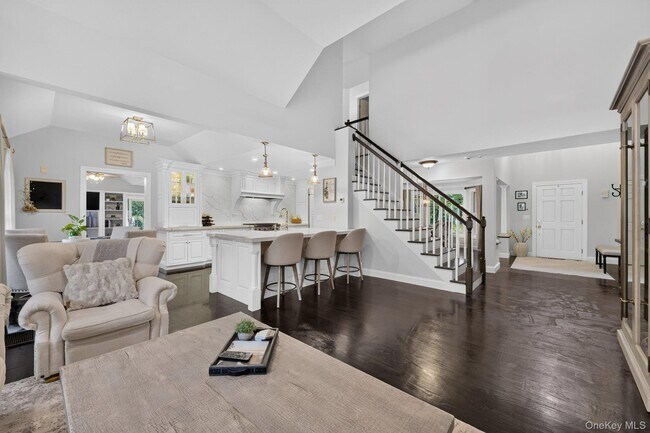 Building Photo - 11 Sky View Ct