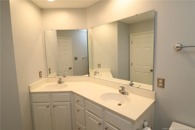 Building Photo - 203 Abbey Oak Ln