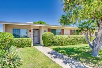 Building Photo - 12602 N 105th Ave