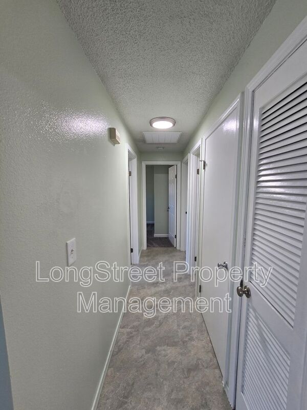 Building Photo - 3230 NE Canterbury Cir