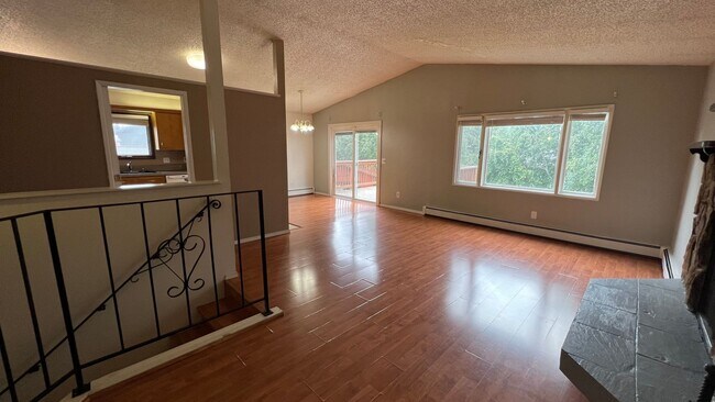 Building Photo - 403/405 Camelot Drive