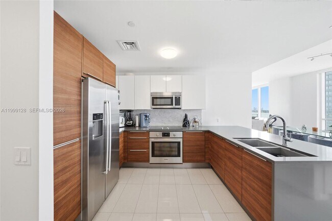 Building Photo - 601 NE 27th St