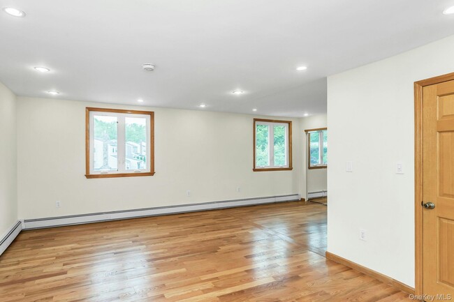 Building Photo - 717 3rd Ave