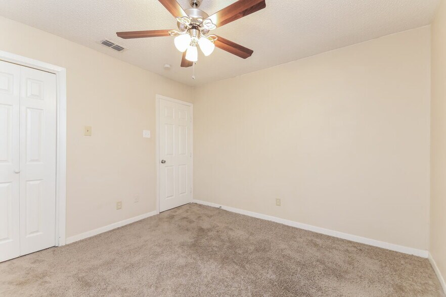 Building Photo - 4213 Kirby St