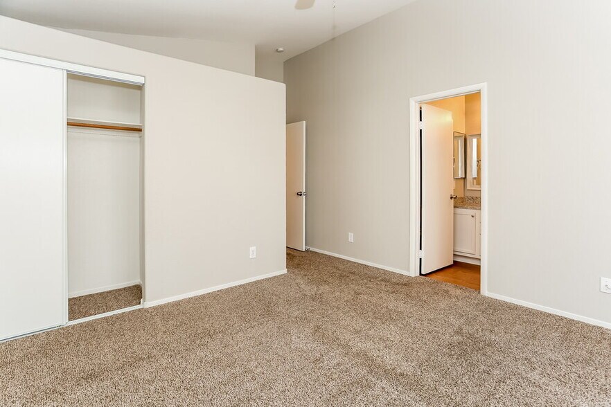 Building Photo - 8341 Pendragon Cir