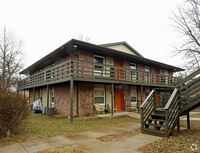 Building Photo - Pine Tree Apartments