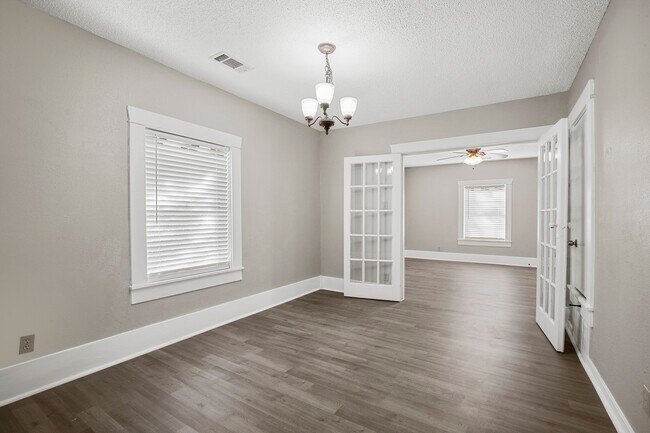 Building Photo - 509 E Heron St