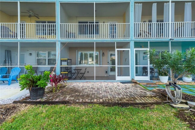 Building Photo - 801 NE 18th Ct