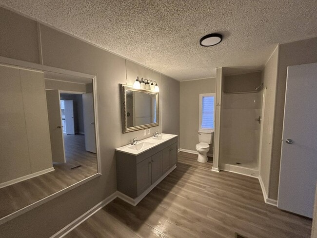 Building Photo - 8 White Oak Village