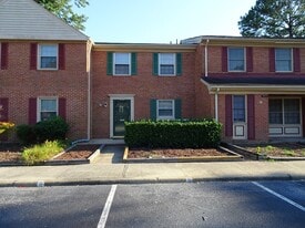 Building Photo - 399 Circuit Ln