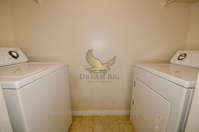 Building Photo - 8000 W Badura Ave