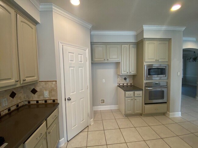 Building Photo - 1803 Red Bud Ln
