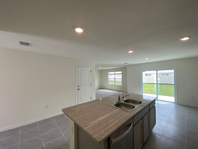 Building Photo - Avalon Woods 4/3/2 ***WON'T LAST***