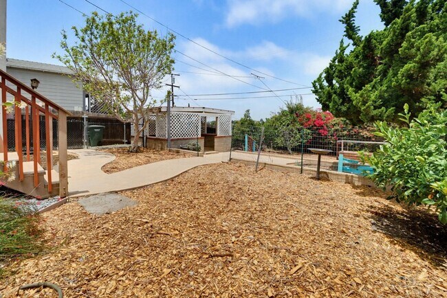 Building Photo - Beautifully Maintained Home in La Mesa — 3 Bed / 2 Bath | 1,600 Sq Ft