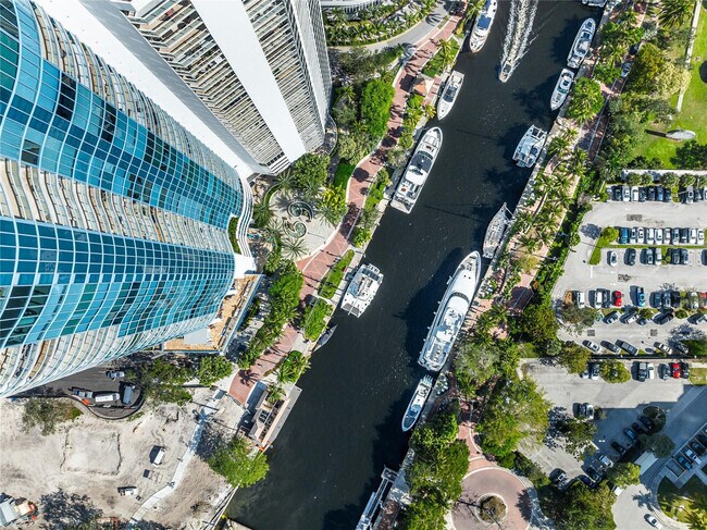 Building Photo - 333 Las Olas Way