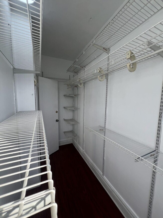 Building Photo - 123 Collard St