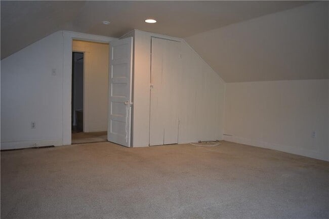 Building Photo - 638 Pittsburgh St