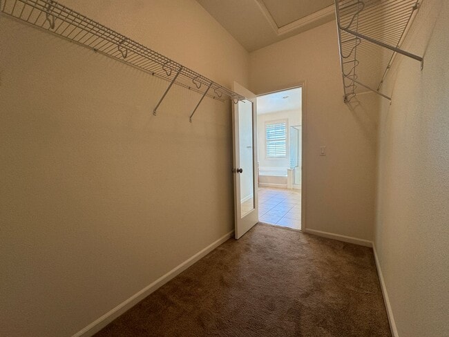 Building Photo - Gorgeous 4 Bedroom Home! Close to Great Schools & Parks