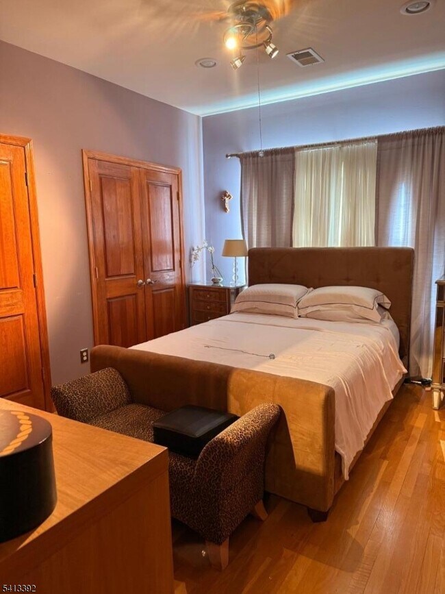 Building Photo - 424 Page Ave