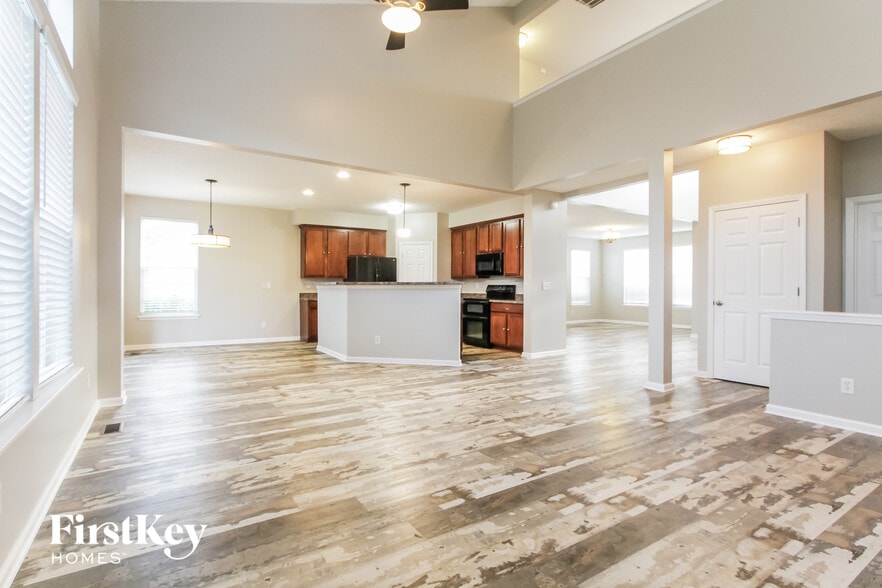 Building Photo - 1526 Old Thicket Ct