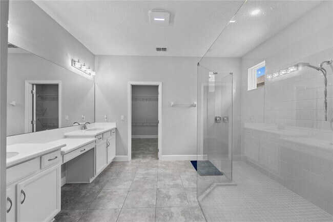 Building Photo - 2992 Evita St